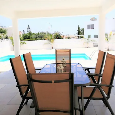 Villa Colonial Beach Villa 16 & 15 *