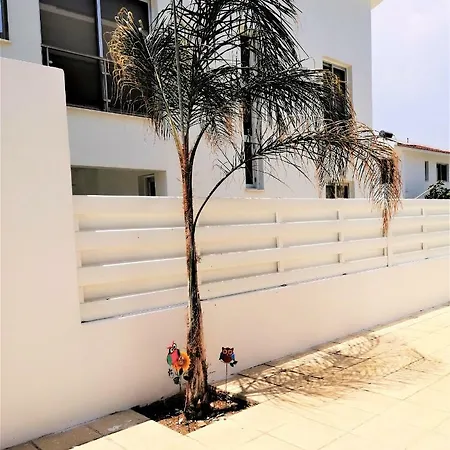 Colonial Beach Villa 16 & 15 וילה פריווליה